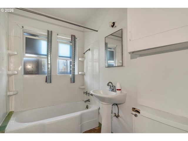4526 N MARYLAND Ave, Portland, OR 97217