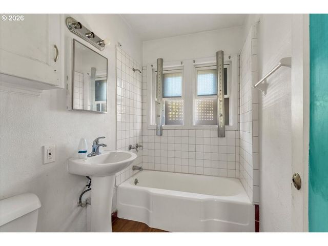 4526 N MARYLAND Ave, Portland, OR 97217