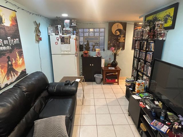 2915 W Granville Avenue 1E, Chicago, IL 60659
