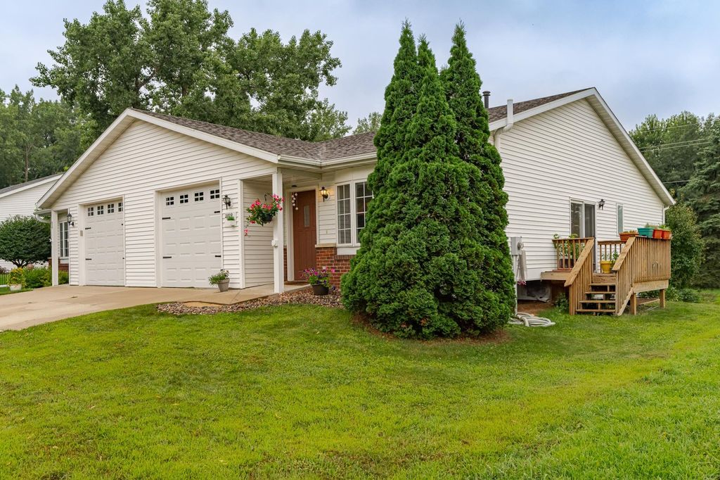 2809 Northern Valley Drive NE, Rochester, MN 55906