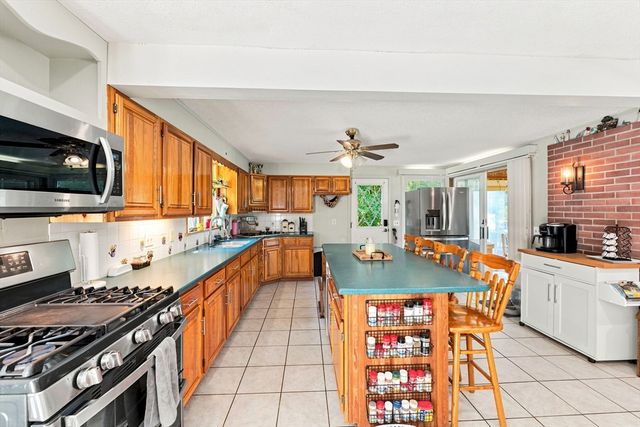 109 Providence St, Uxbridge, MA 01569