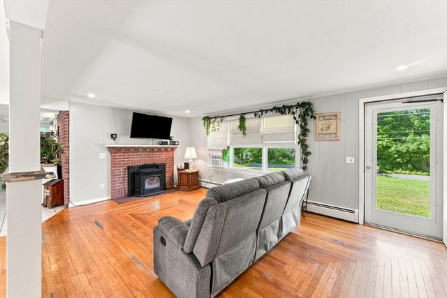 109 Providence St, Uxbridge, MA 01569