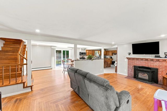 109 Providence St, Uxbridge, MA 01569