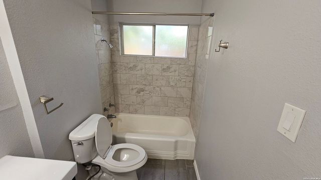 133 Parland Pl Apt 4, San Antonio, TX 78209