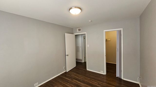 133 Parland Pl Apt 4, San Antonio, TX 78209