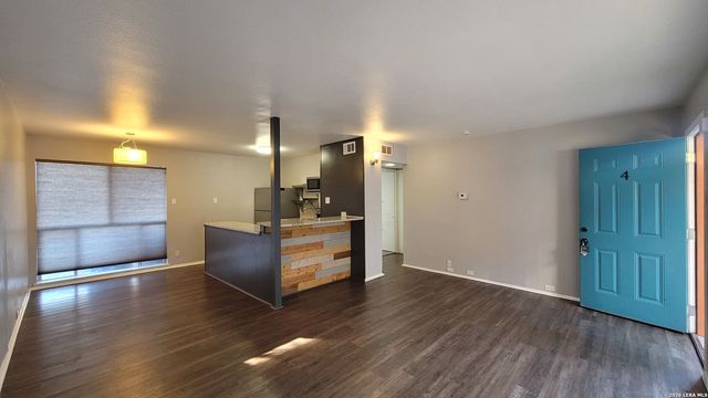 133 Parland Pl Apt 4, San Antonio, TX 78209