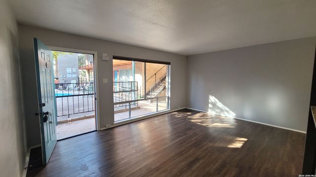 133 Parland Pl Apt 4, San Antonio, TX 78209