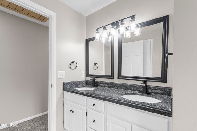 5310 Turnberry Lane, Sylvania, OH 43560