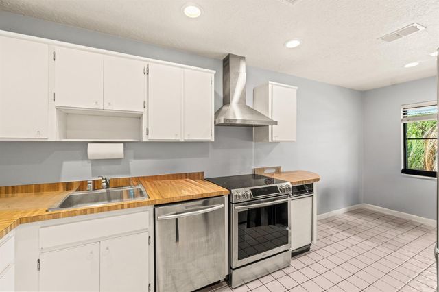 46 Stratford Lane W D, Boynton Beach, FL 33436