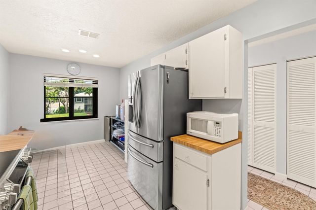 46 Stratford Lane W D, Boynton Beach, FL 33436