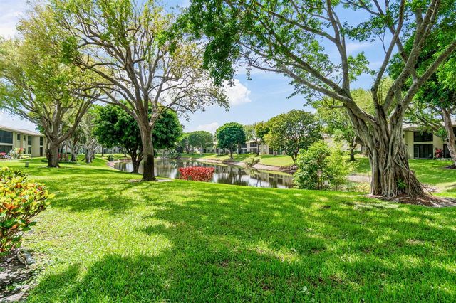 46 Stratford Lane W D, Boynton Beach, FL 33436