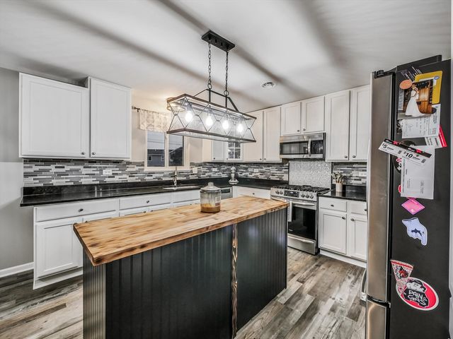 26210 W Bayberry Court, Channahon, IL 60410