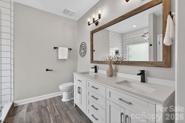 8900 Valewood Court, Charlotte, NC 28210