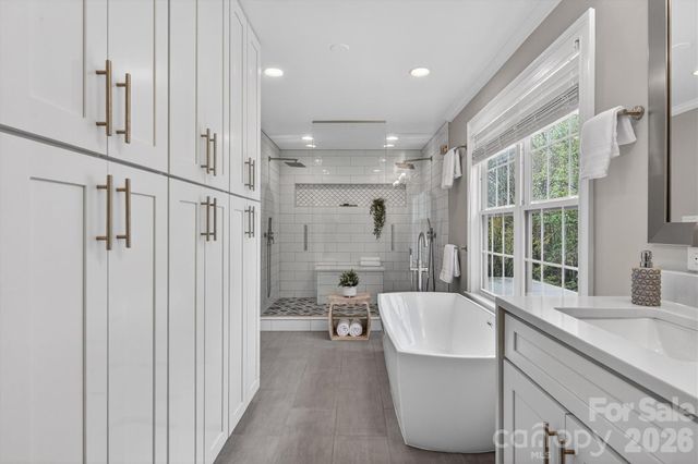 8900 Valewood Court, Charlotte, NC 28210