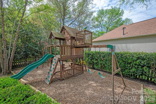 8900 Valewood Court, Charlotte, NC 28210