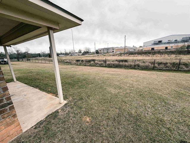 106 Westpark St, Pittsburg, TX 75686