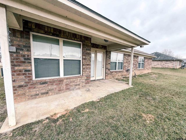 106 Westpark St, Pittsburg, TX 75686