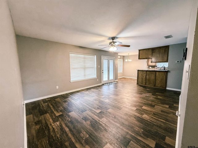 106 Westpark St, Pittsburg, TX 75686