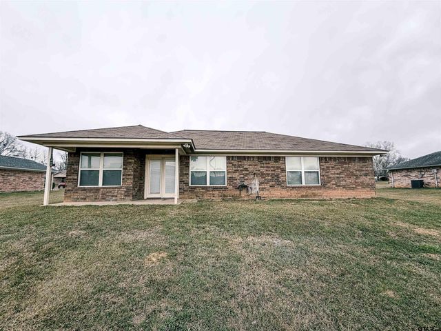 106 Westpark St, Pittsburg, TX 75686