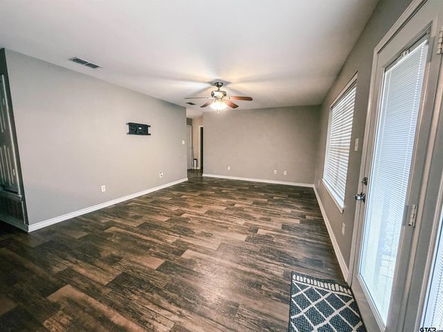 106 Westpark St, Pittsburg, TX 75686