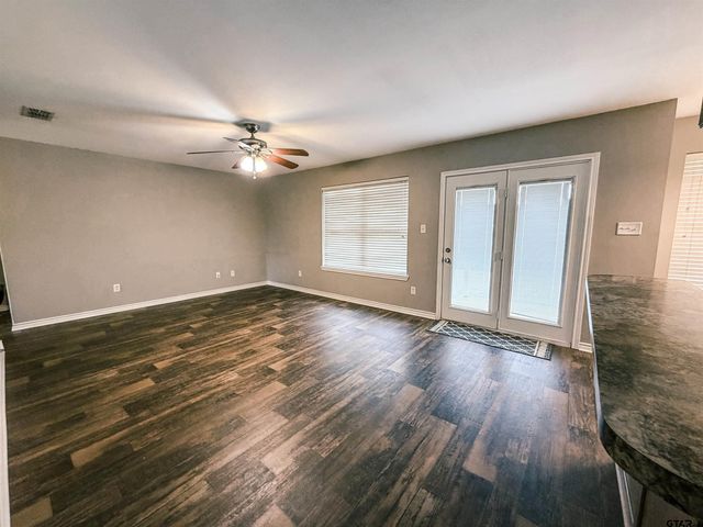 106 Westpark St, Pittsburg, TX 75686