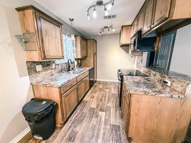 106 Westpark St, Pittsburg, TX 75686