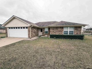 106 Westpark St, Pittsburg, TX 75686