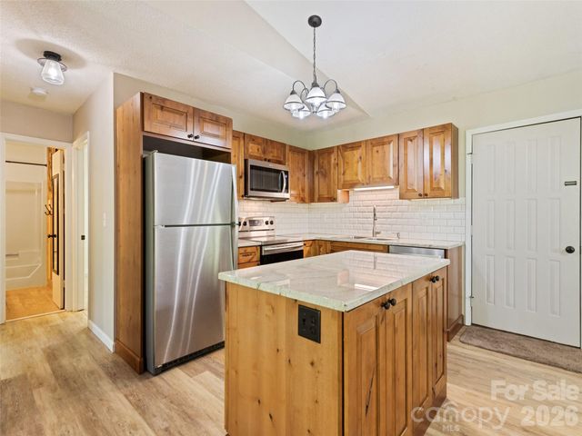 662 Locust Drive, Maggie Valley, NC 28751