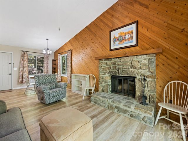 662 Locust Drive, Maggie Valley, NC 28751