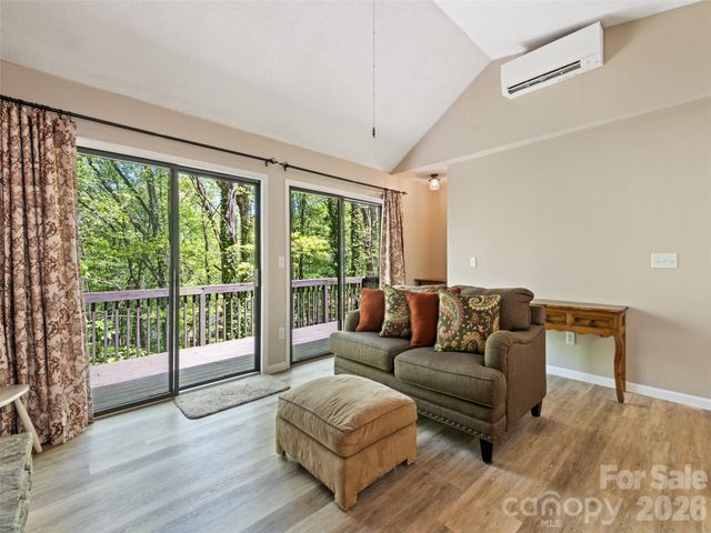 662 Locust Drive, Maggie Valley, NC 28751