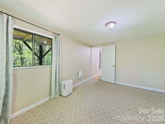 662 Locust Drive, Maggie Valley, NC 28751