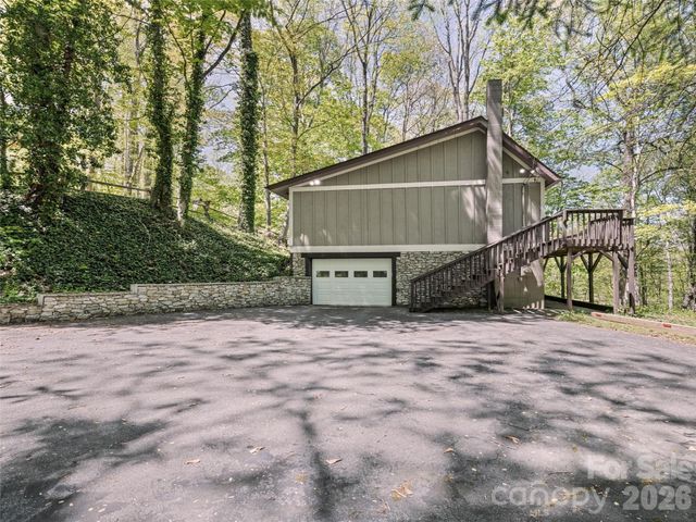 662 Locust Drive, Maggie Valley, NC 28751