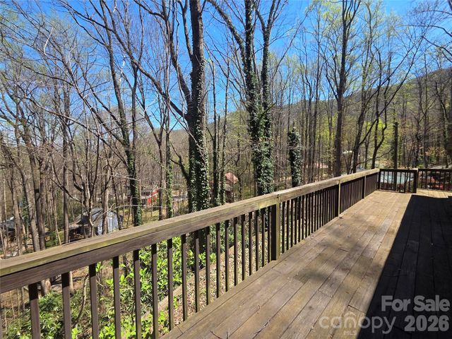 662 Locust Drive, Maggie Valley, NC 28751