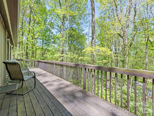 662 Locust Drive, Maggie Valley, NC 28751