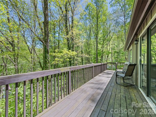 662 Locust Drive, Maggie Valley, NC 28751