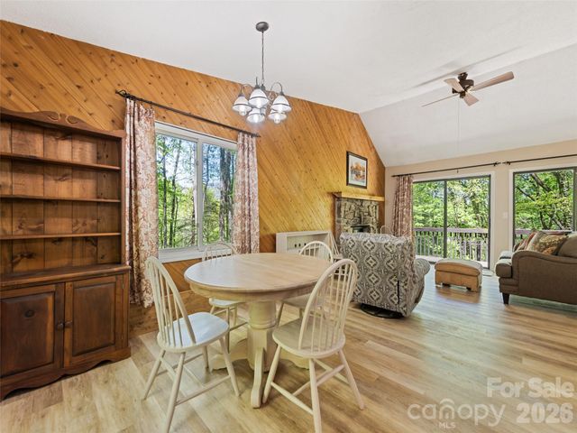 662 Locust Drive, Maggie Valley, NC 28751