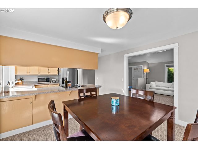 2788 CHAD Dr, Eugene, OR 97408