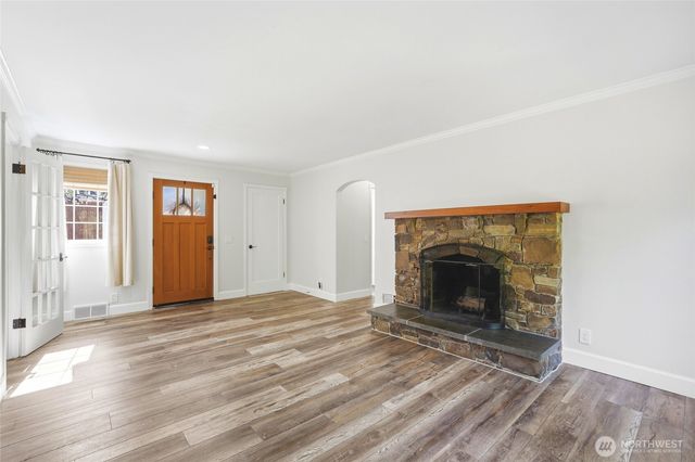 16714 SE Newport Way, Bellevue, WA 98006