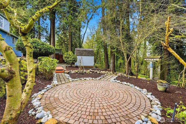 16714 SE Newport Way, Bellevue, WA 98006