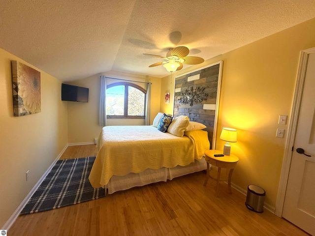 206 W Carpenter Street, Charlevoix, MI 49720