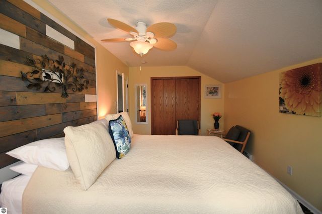 206 W Carpenter Street, Charlevoix, MI 49720