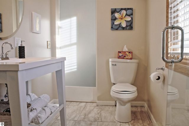 206 W Carpenter Street, Charlevoix, MI 49720