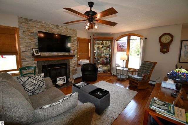 206 W Carpenter Street, Charlevoix, MI 49720