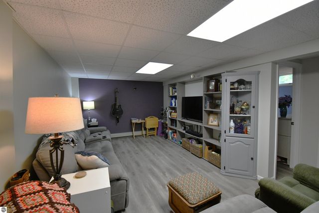 206 W Carpenter Street, Charlevoix, MI 49720