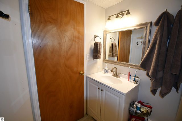 206 W Carpenter Street, Charlevoix, MI 49720