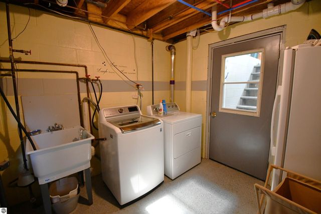 206 W Carpenter Street, Charlevoix, MI 49720