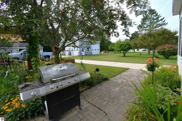 206 W Carpenter Street, Charlevoix, MI 49720