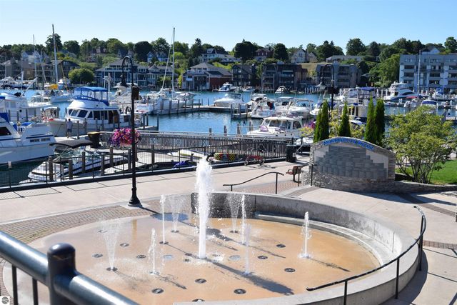 206 W Carpenter Street, Charlevoix, MI 49720