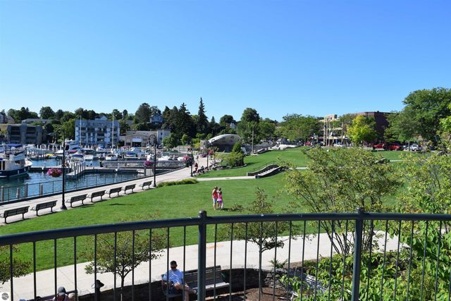 206 W Carpenter Street, Charlevoix, MI 49720