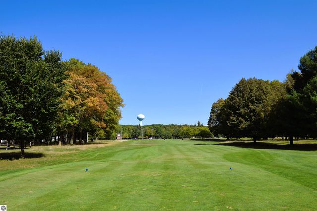 206 W Carpenter Street, Charlevoix, MI 49720